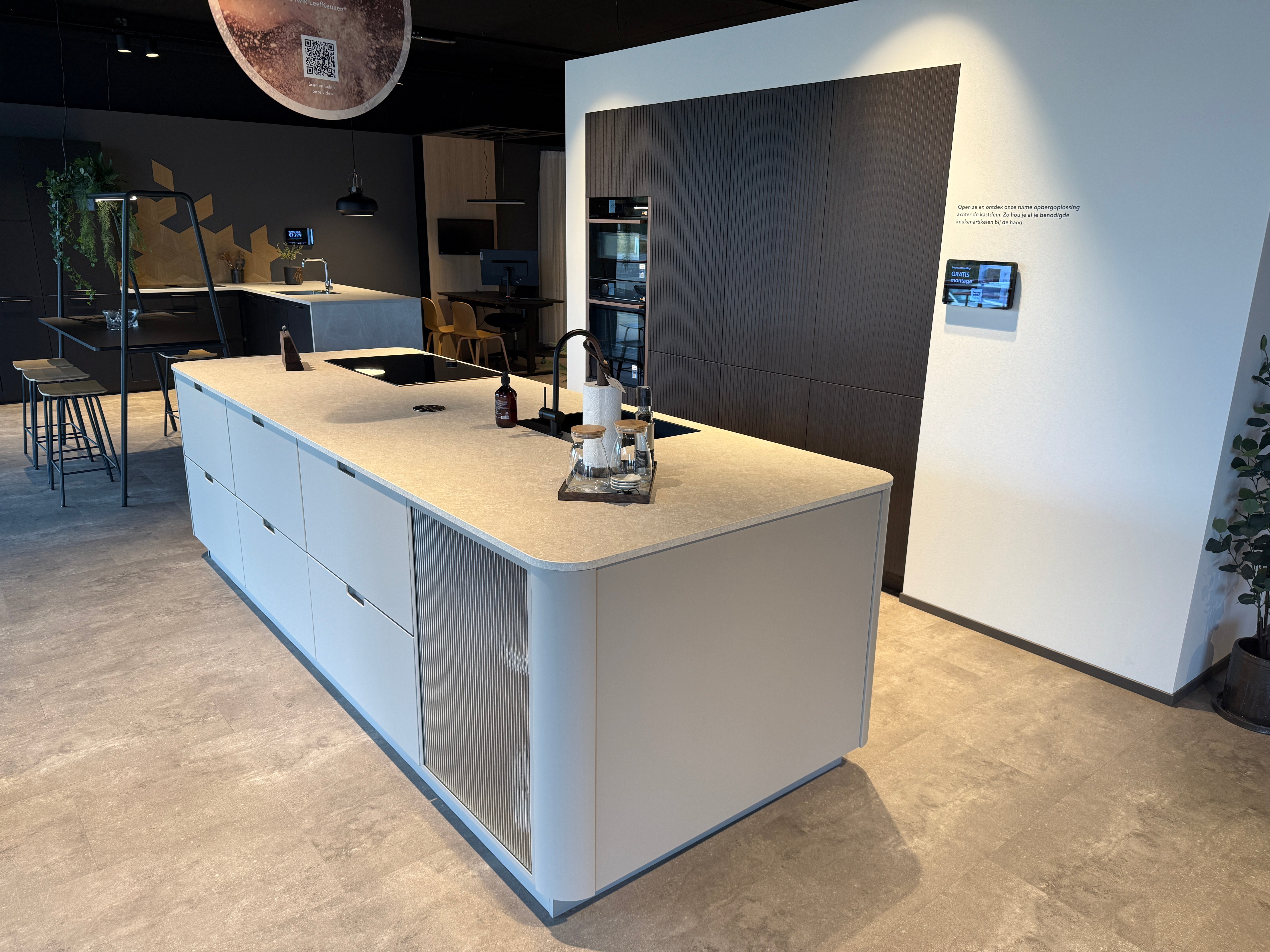 02760 - Beige Kvik eilandkeuken