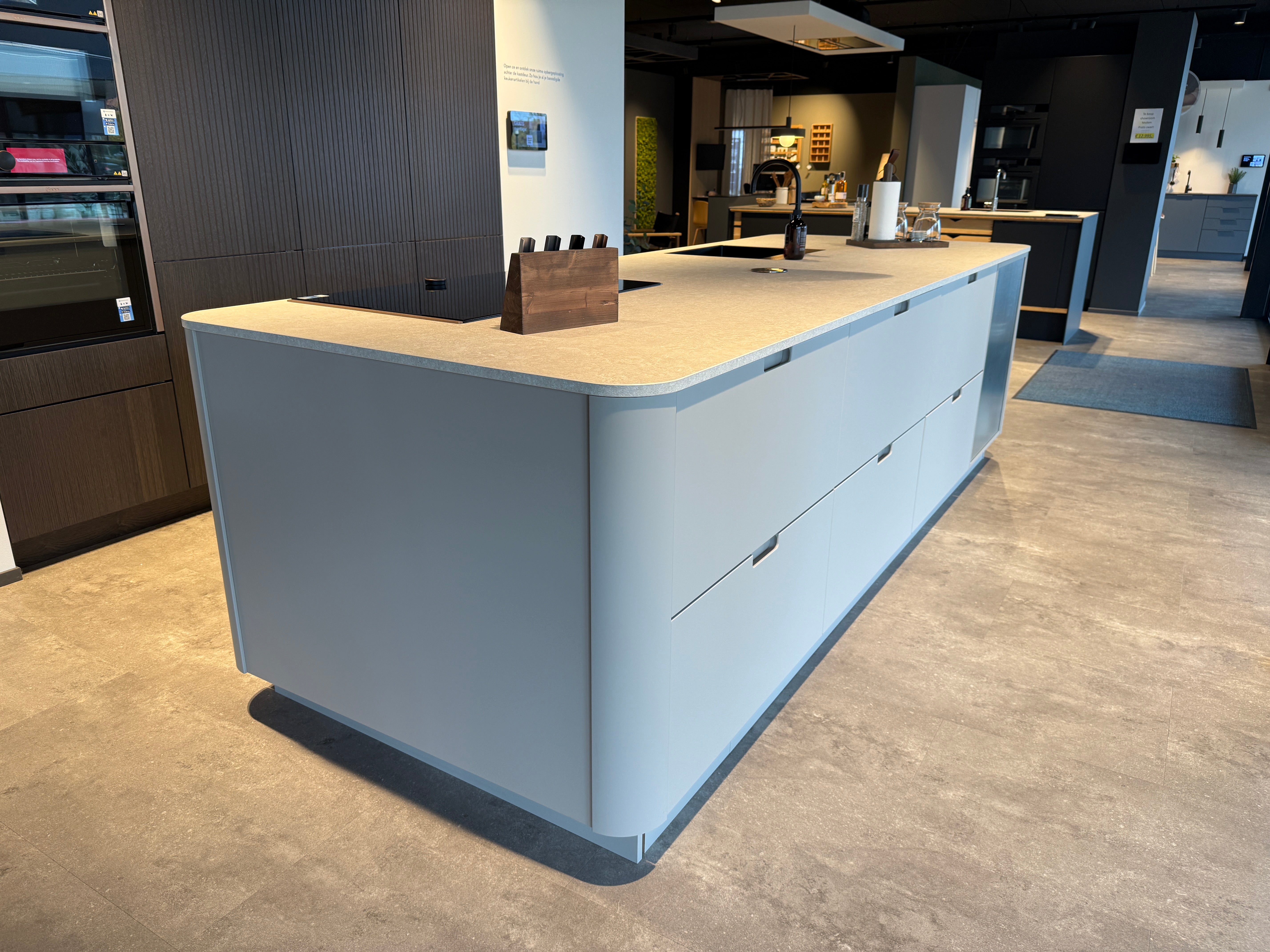 02760 - Beige Kvik eilandkeuken