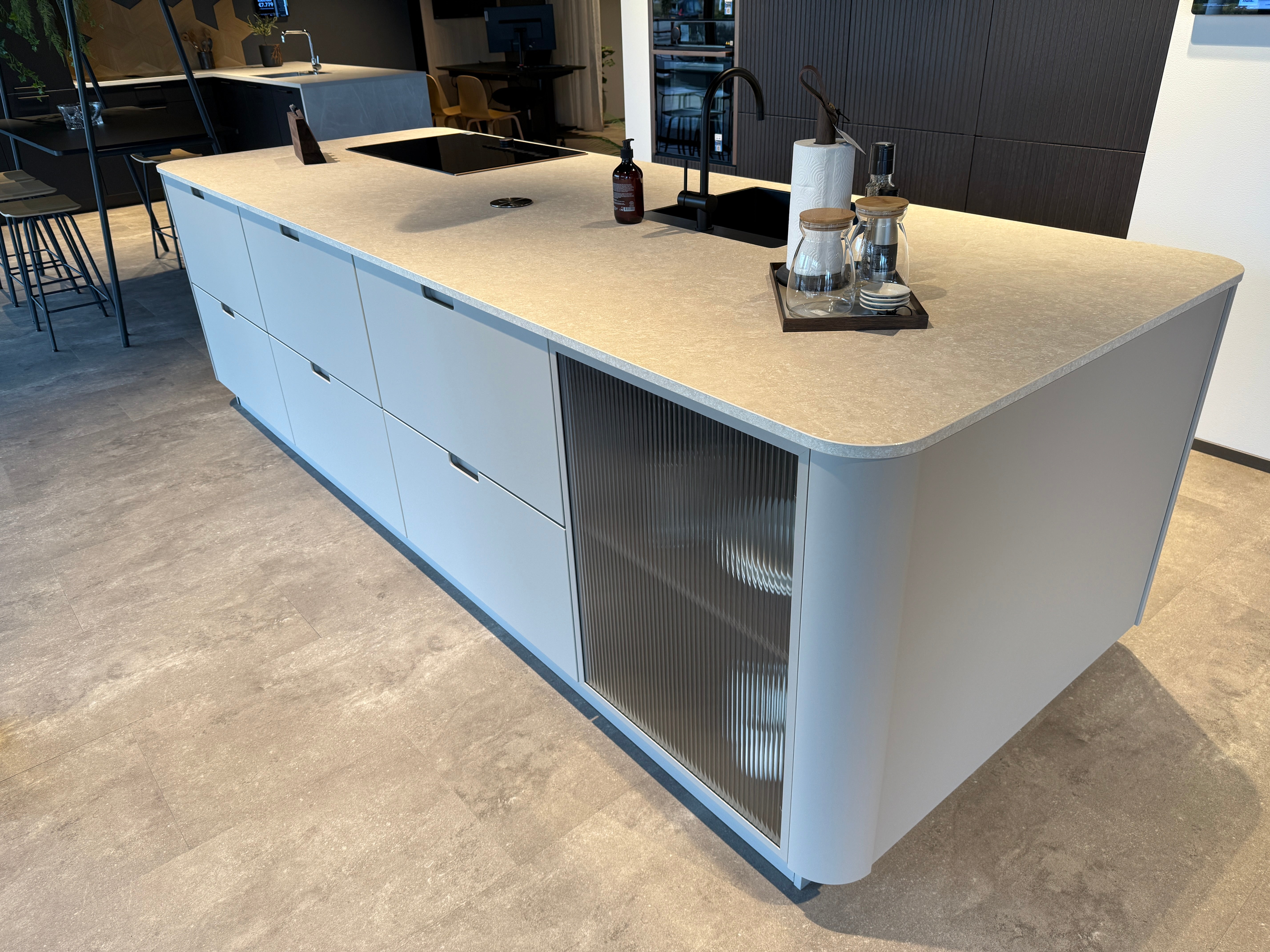 02760 - Beige Kvik eilandkeuken