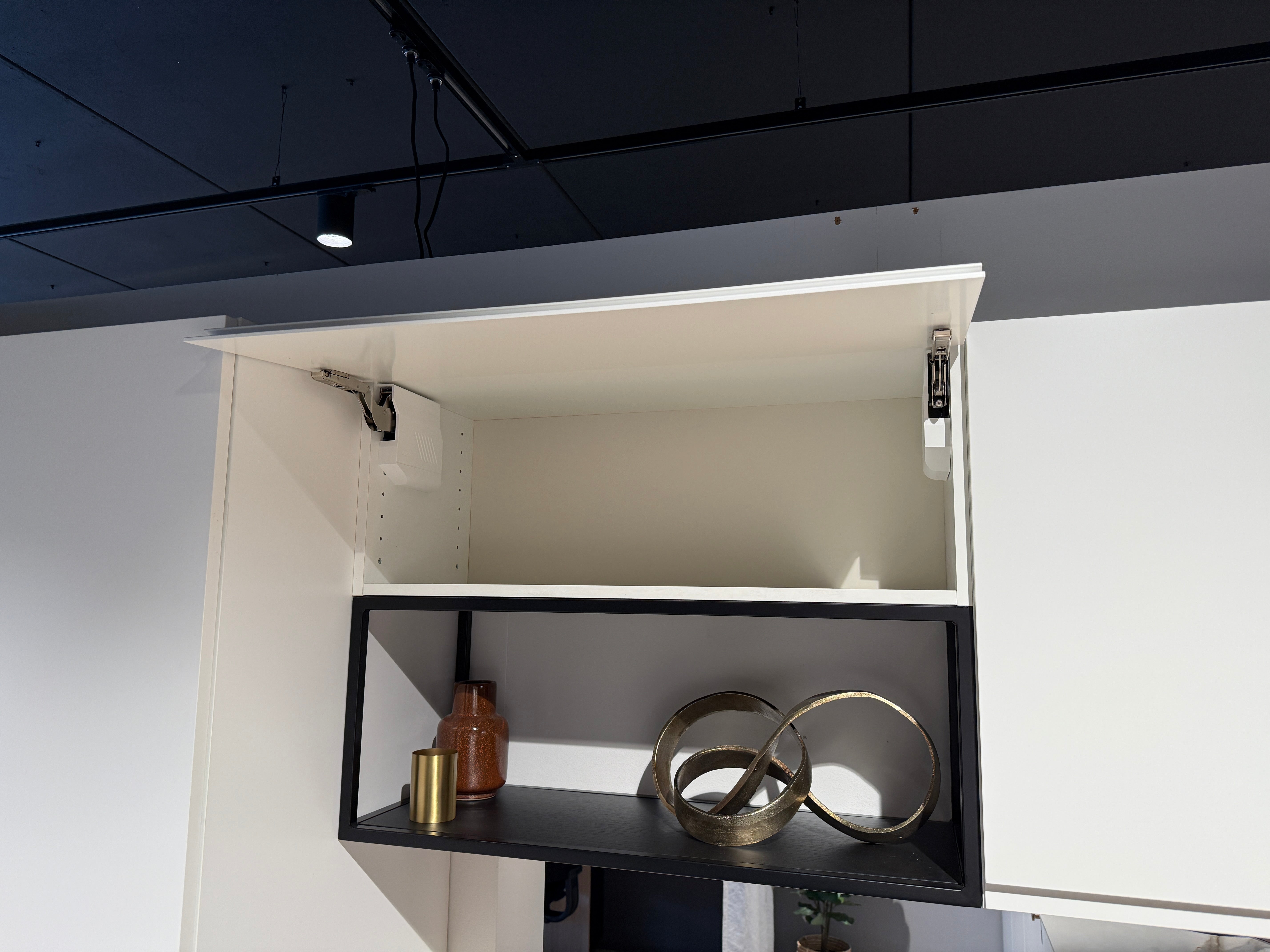 02770 - Kvik Linearis schiereiland keuken