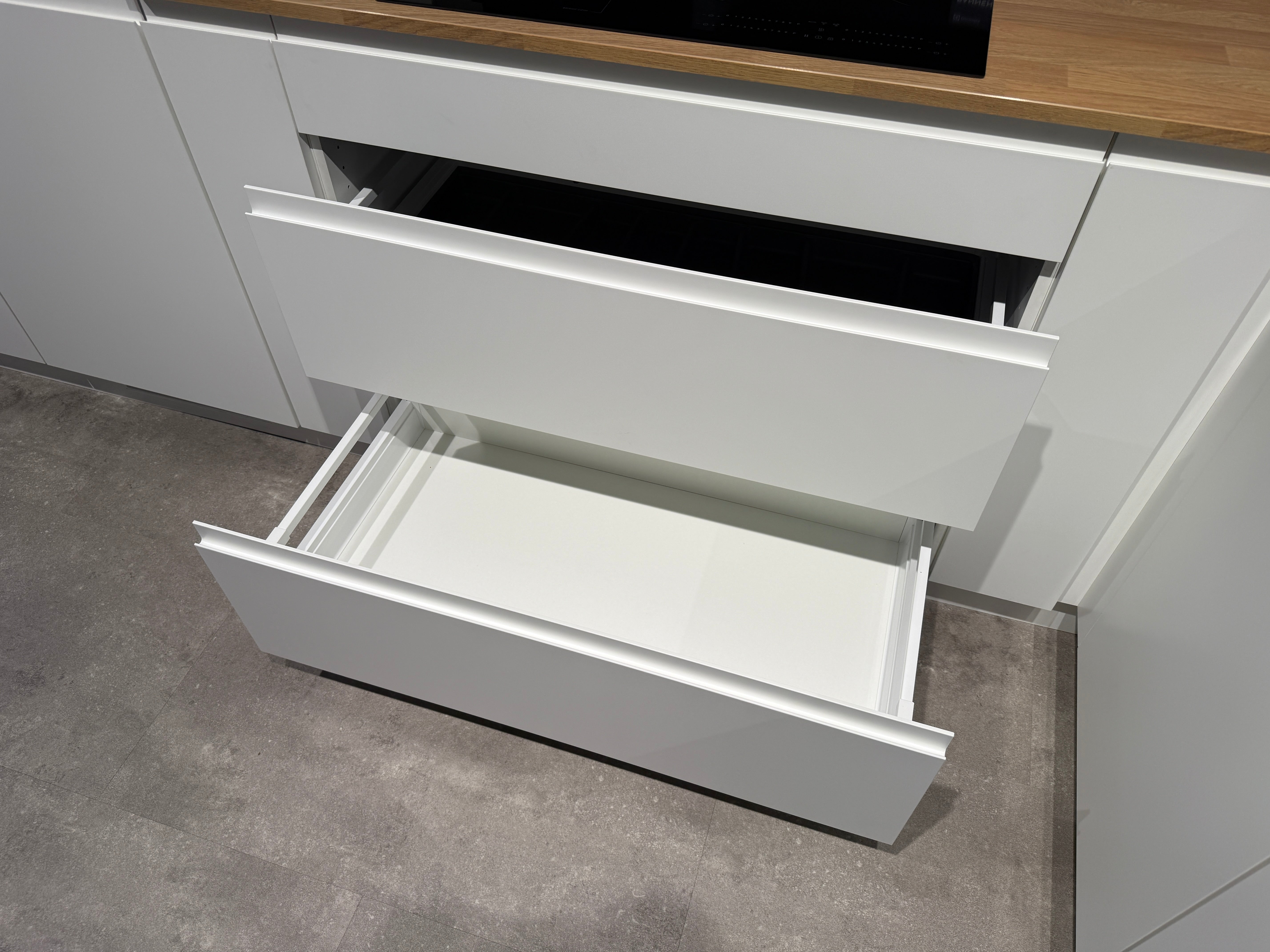 02770 - Kvik Linearis schiereiland keuken