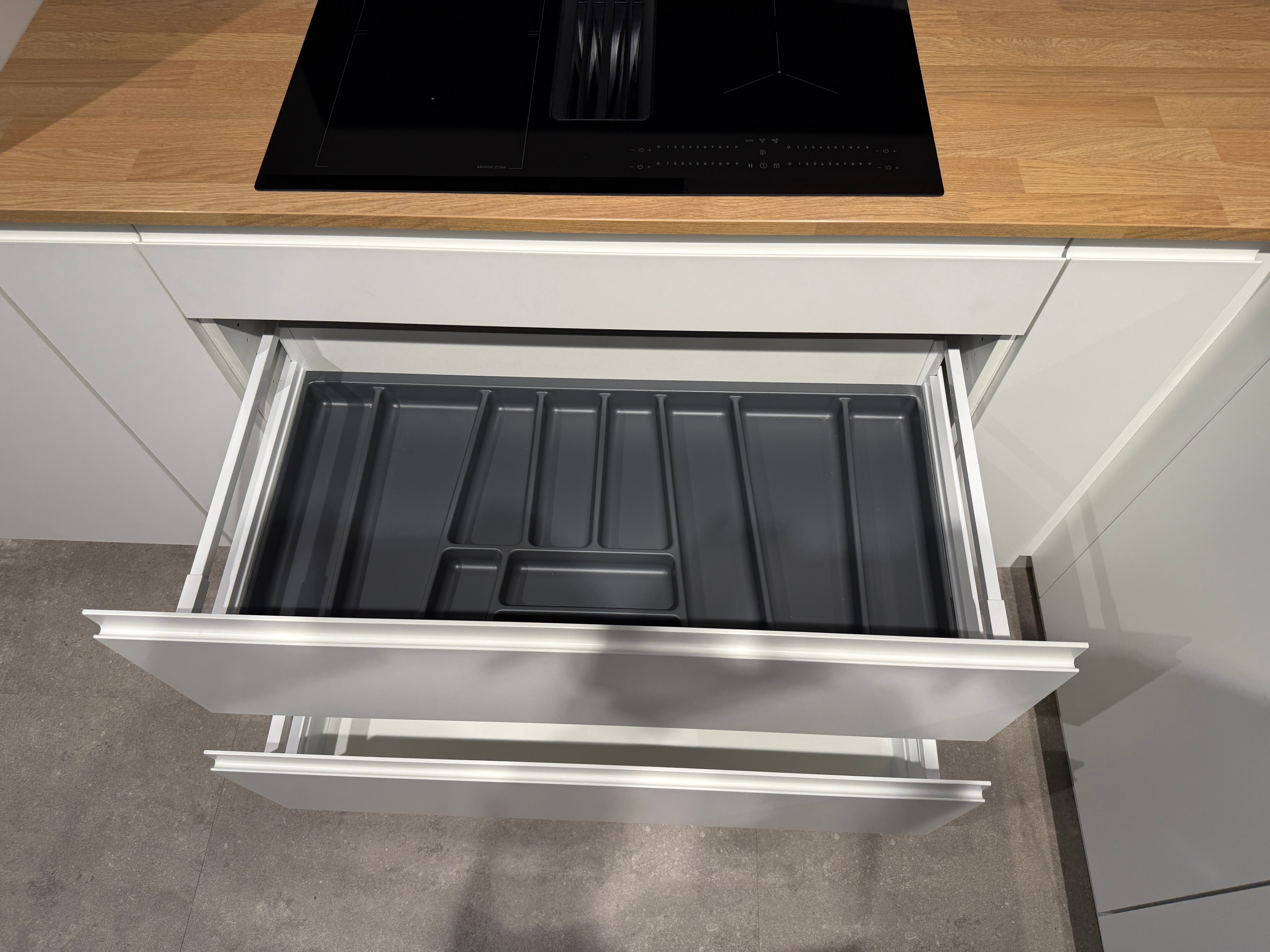 02770 - Kvik Linearis schiereiland keuken