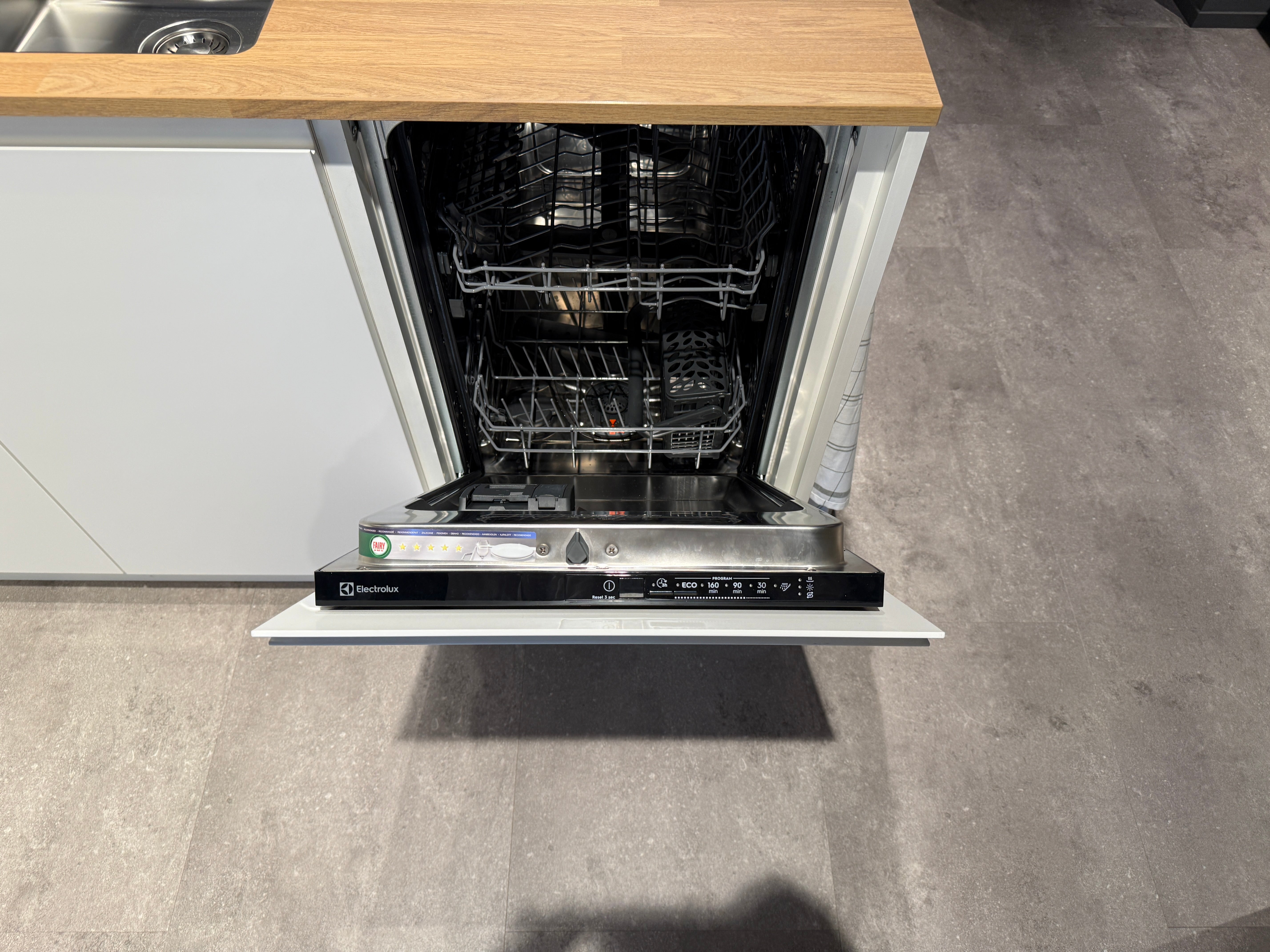 02770 - Kvik Linearis schiereiland keuken