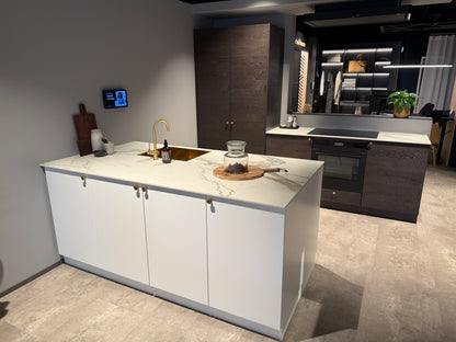 02768 - Moderne schiereiland keuken