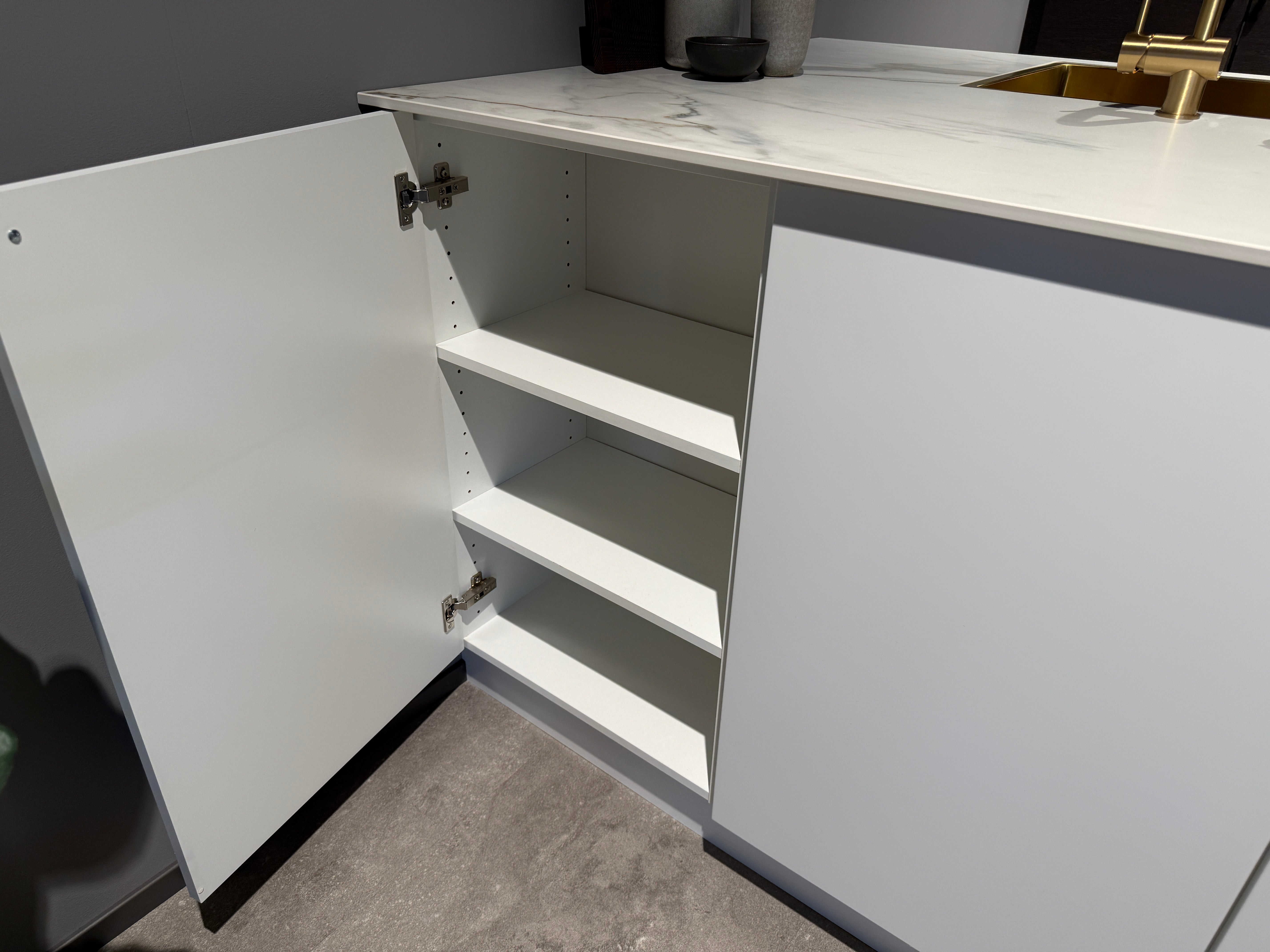 02768 - Moderne schiereiland keuken