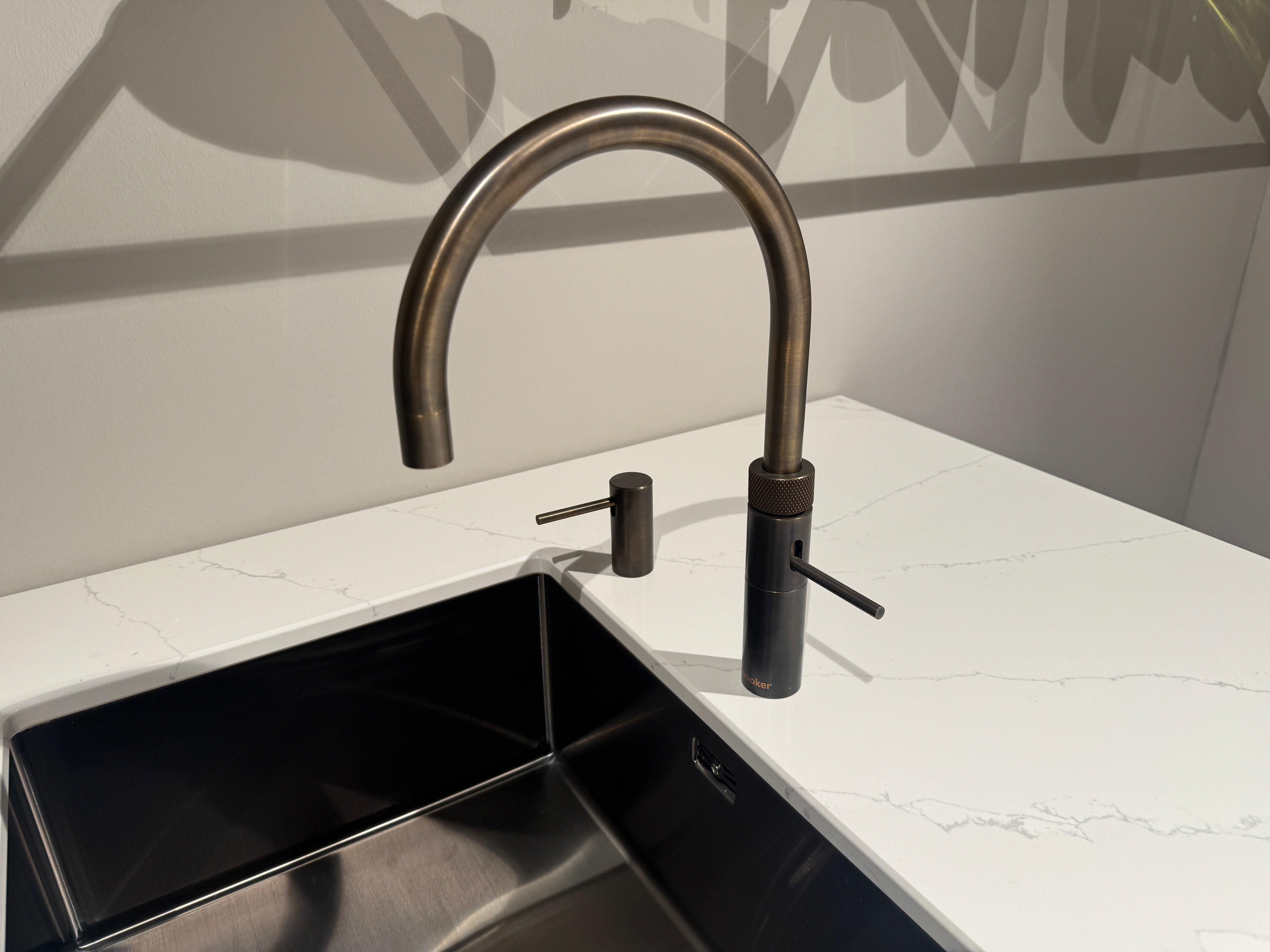 03060 - Donker eiken fineer eilandkeuken