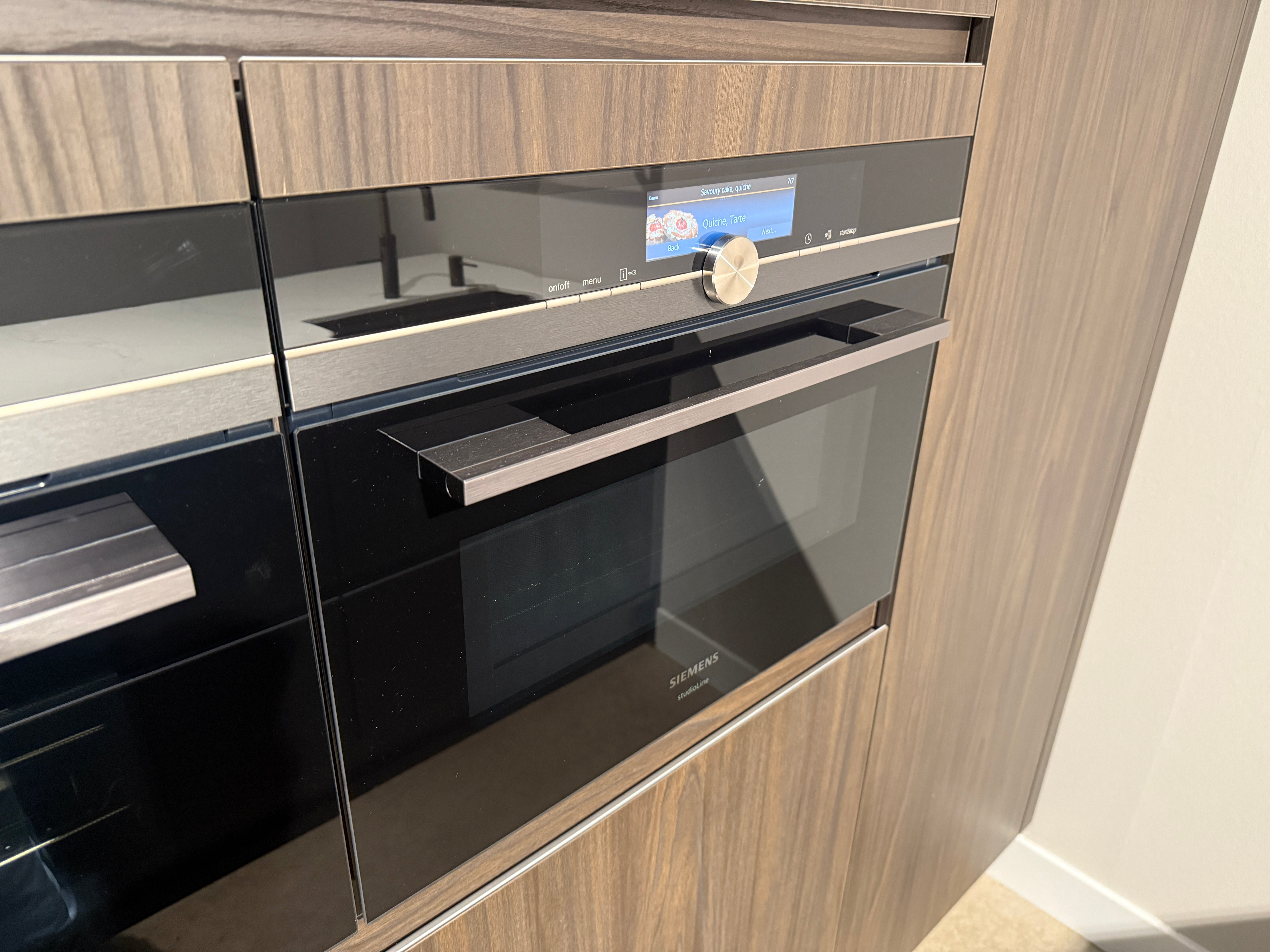 03060 - Donker eiken fineer eilandkeuken