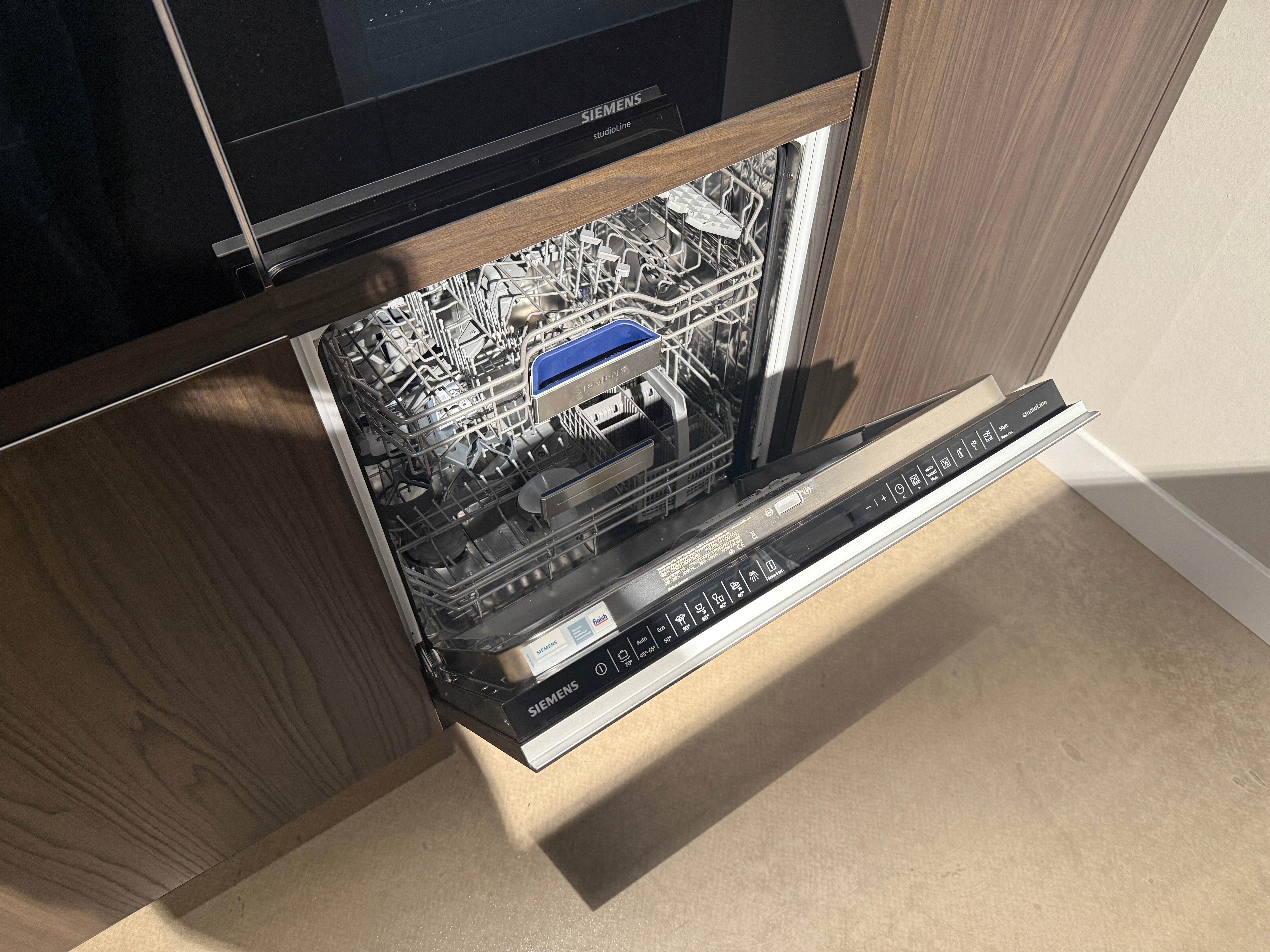 03060 - Donker eiken fineer eilandkeuken