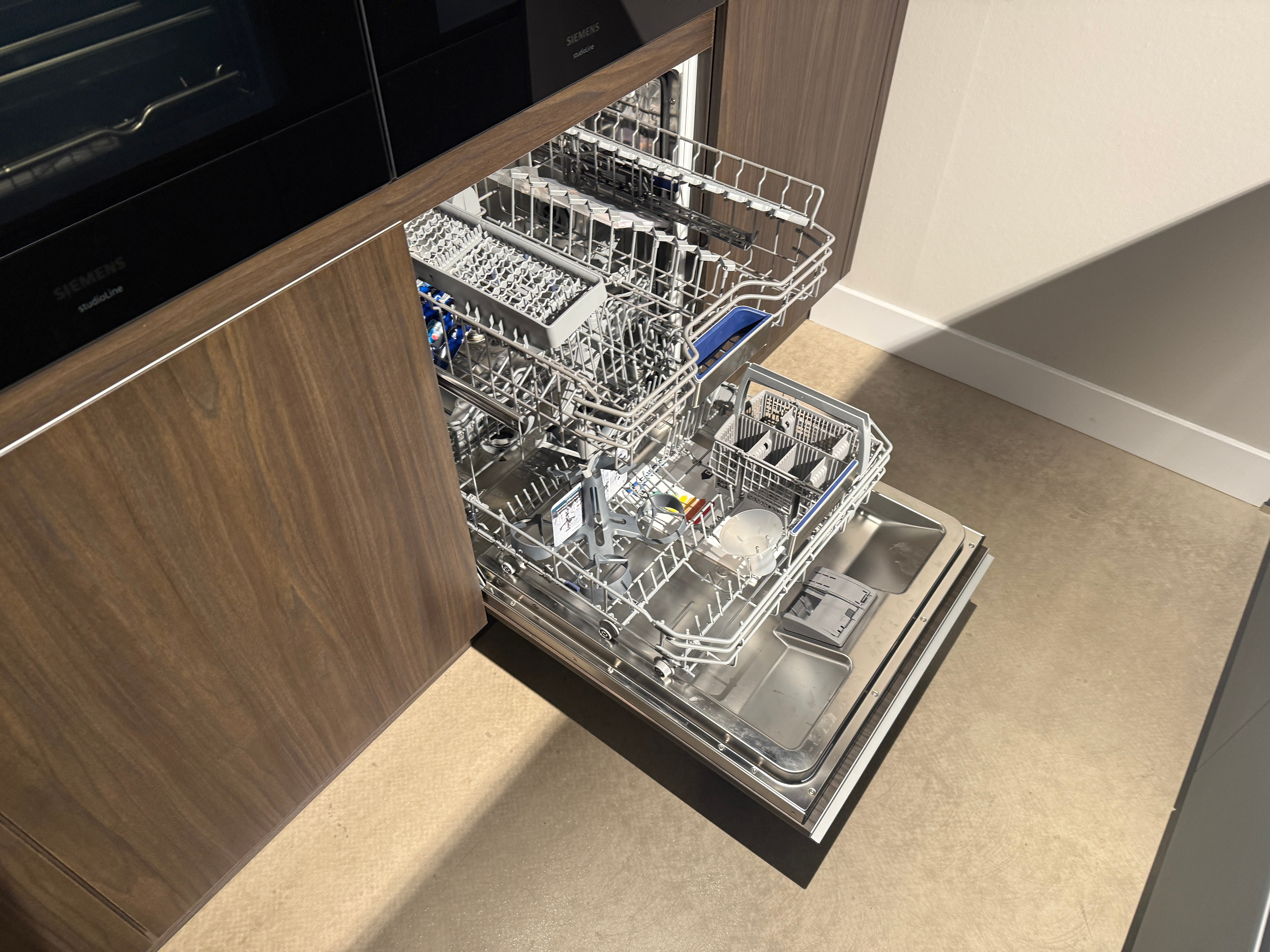 03060 - Donker eiken fineer eilandkeuken