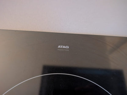 03020 - Wit schiereiland met grijze kastenwand