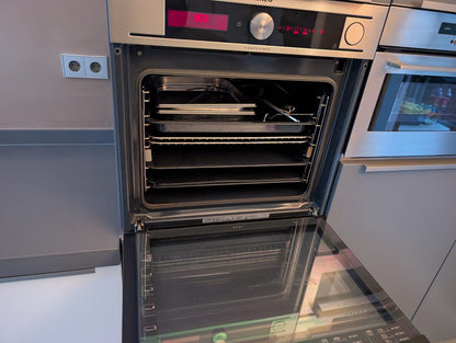 03020 - Wit schiereiland met grijze kastenwand