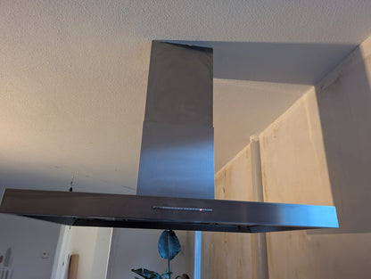 03020 - Wit schiereiland met grijze kastenwand