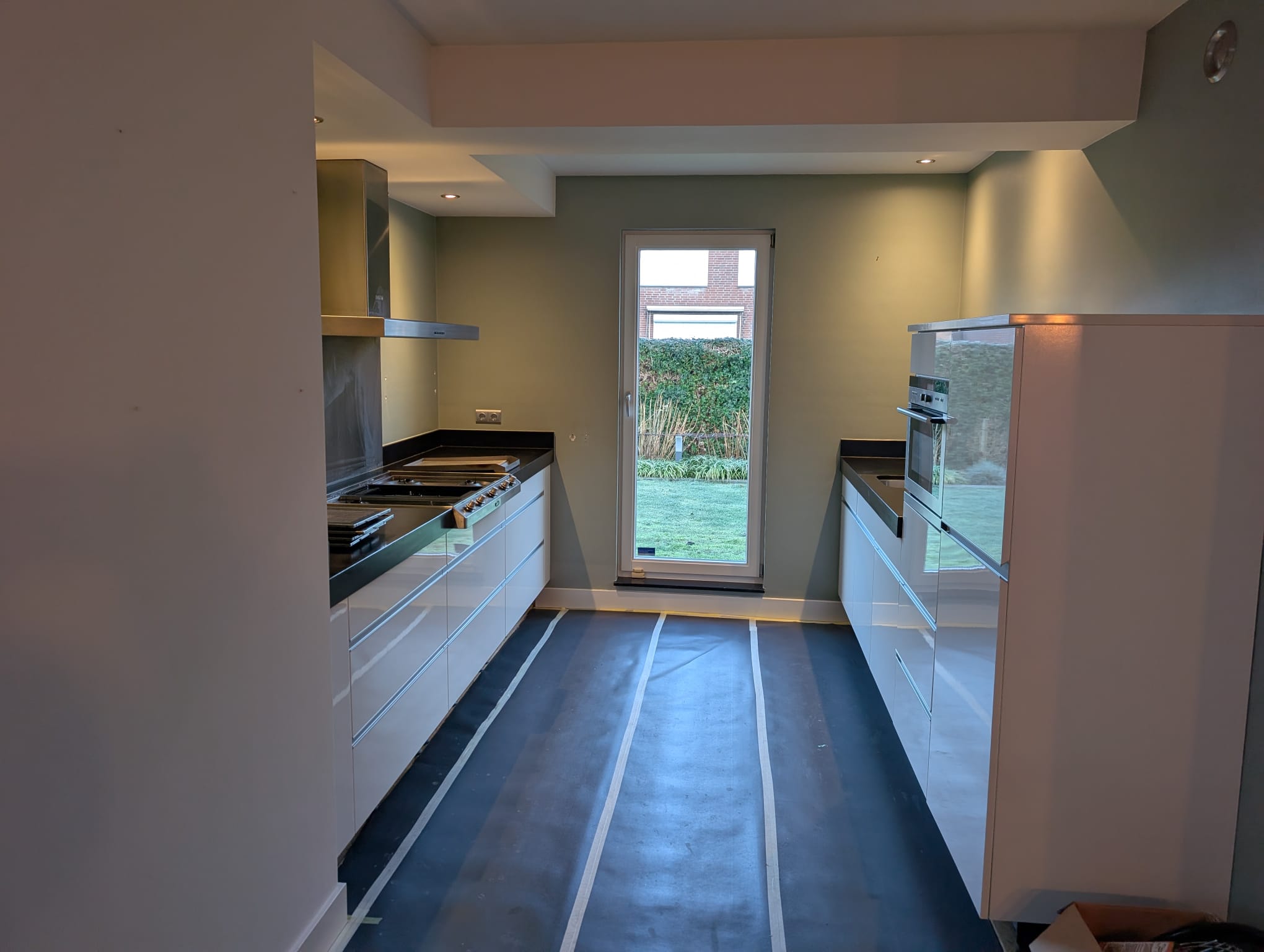 02850 - Witte parallel keuken