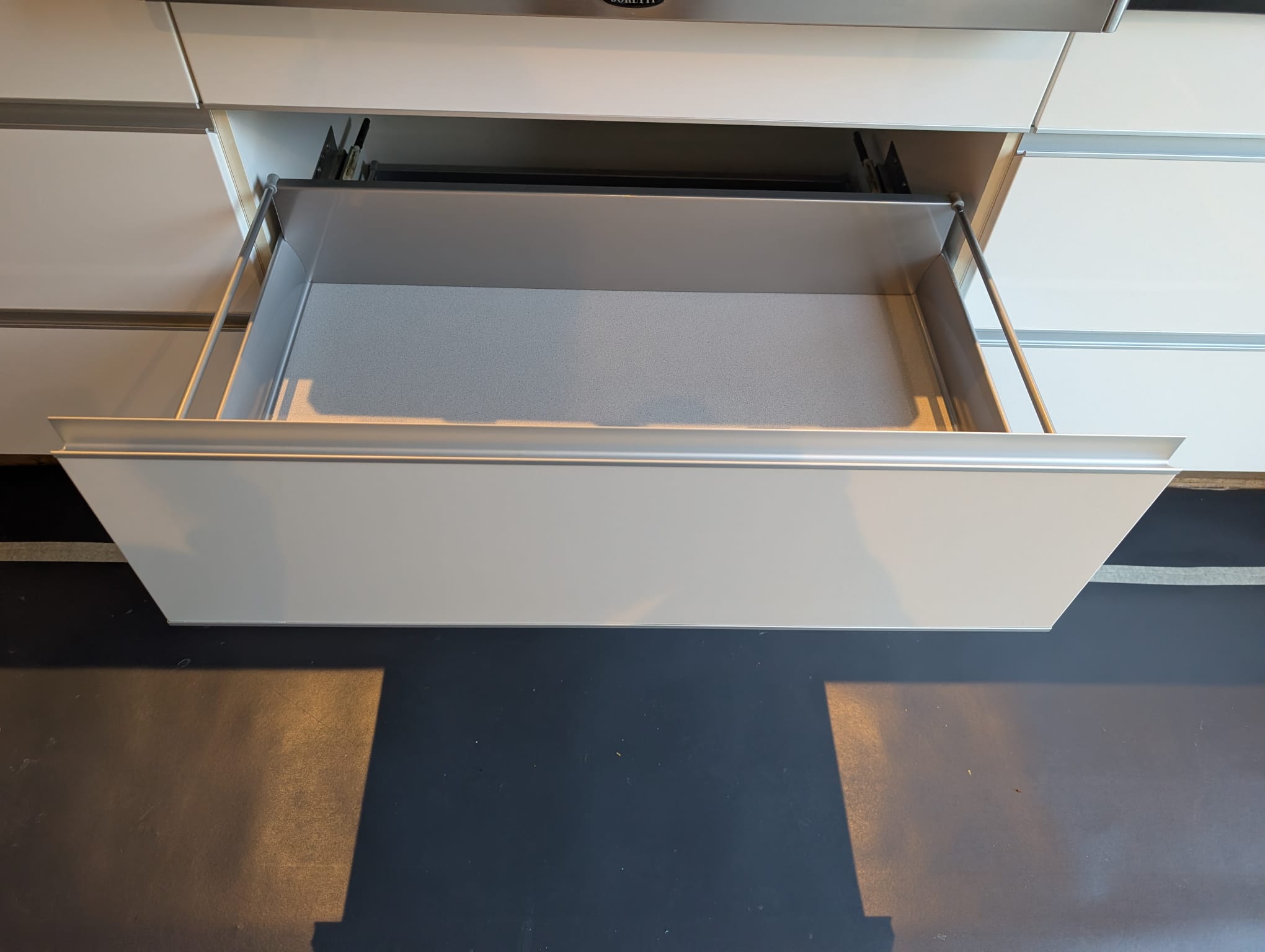 02850 - Witte parallel keuken