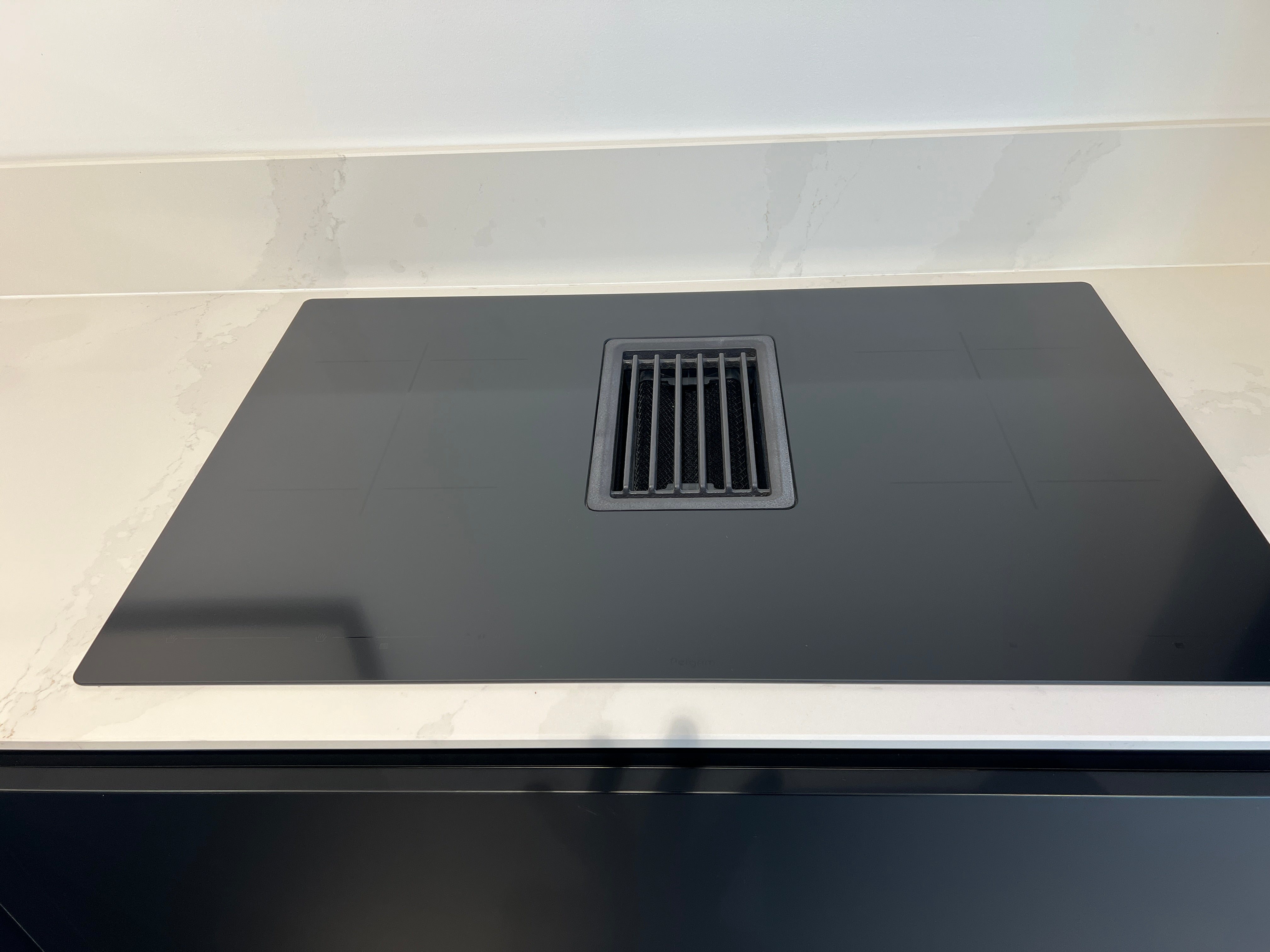 03371 - Mat zwarte schiereiland keuken