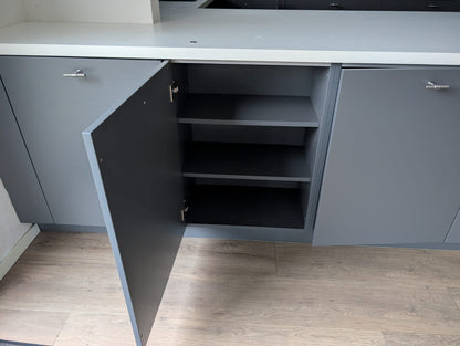 03124 - Grijze schiereiland keuken