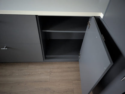 03124 - Grijze schiereiland keuken