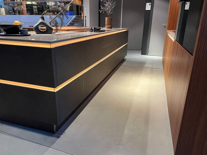03383 - Industriële designkeuken met notenhout