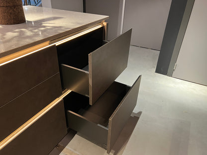 03383 - Industriële designkeuken met notenhout