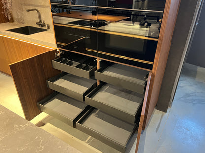 03383 - Industriële designkeuken met notenhout