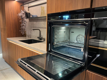03383 - Industriële designkeuken met notenhout