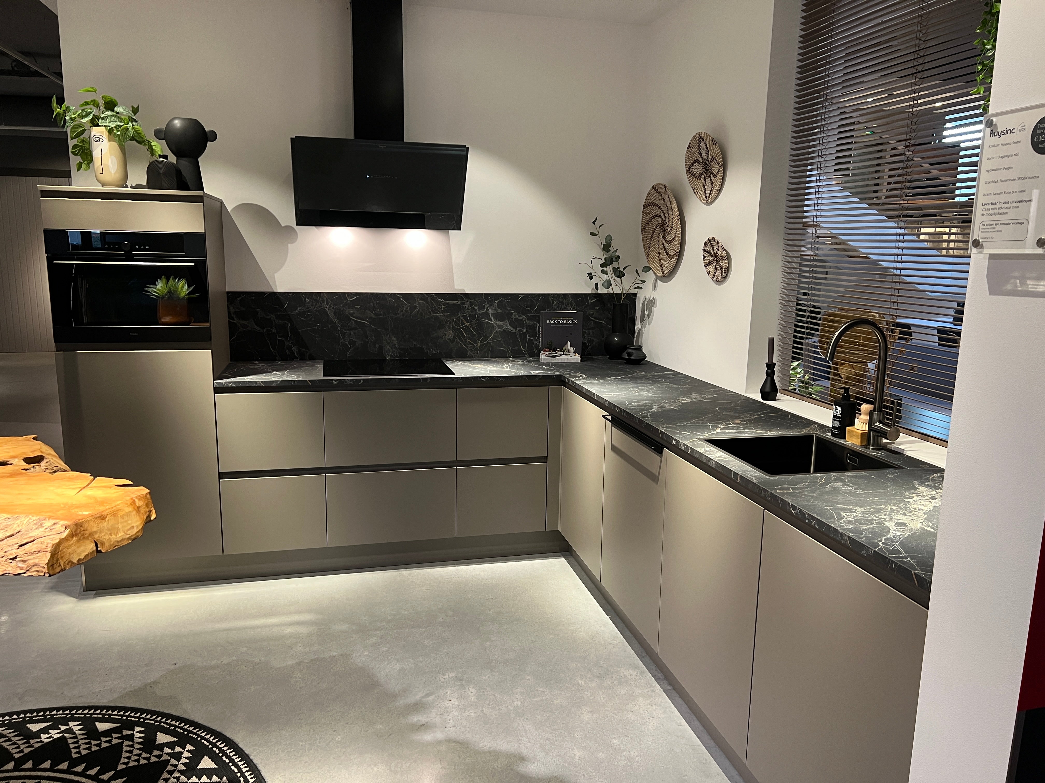 03385 - Pronorm agaatgrijze hoekkeuken