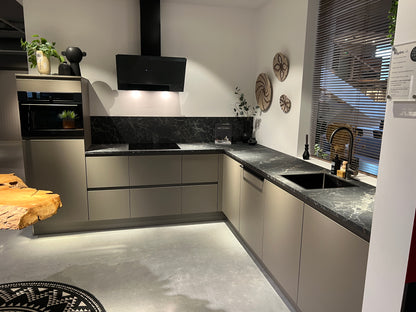 03385 - Pronorm agaatgrijze hoekkeuken