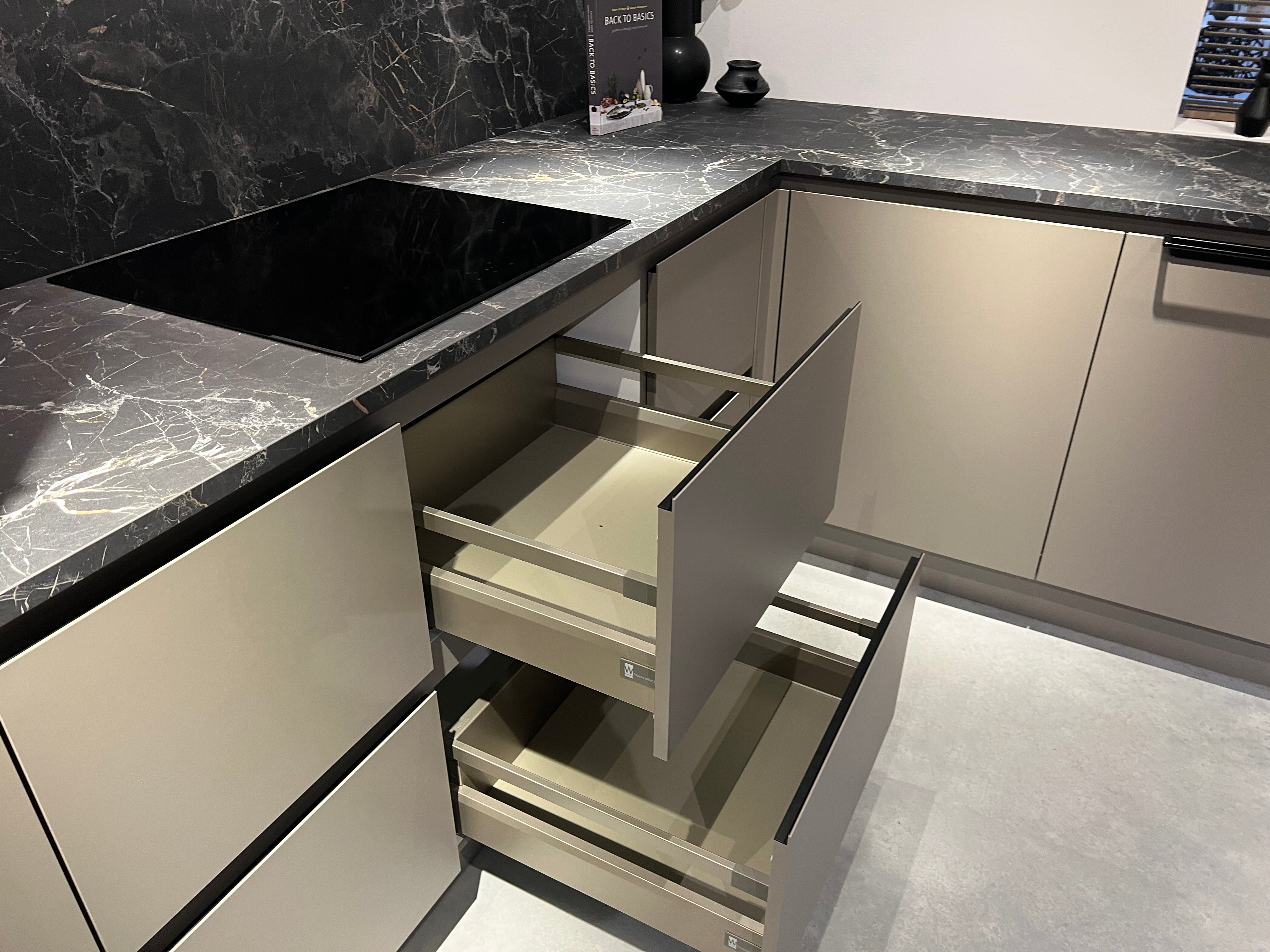 03385 - Pronorm agaatgrijze hoekkeuken