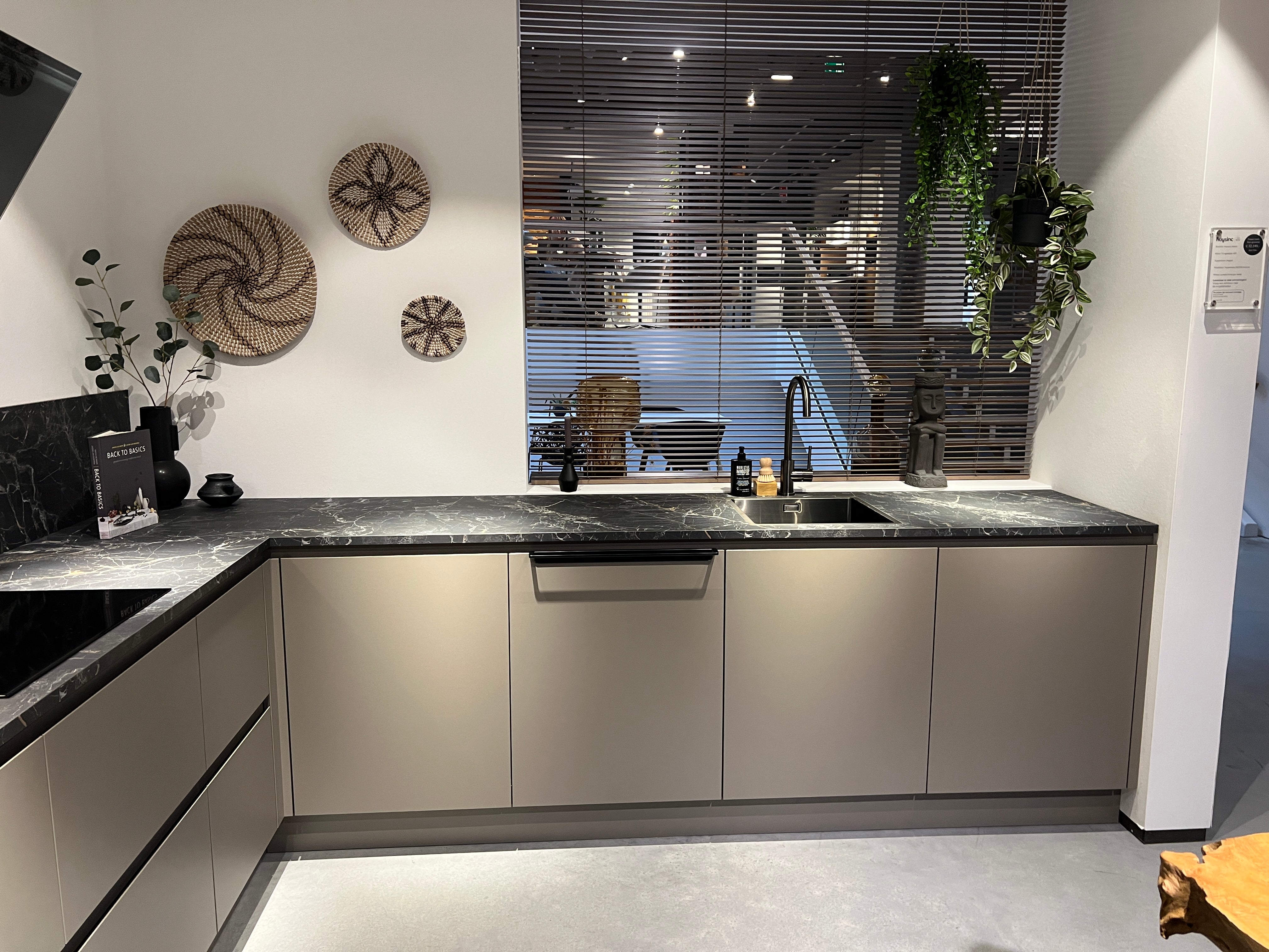 03385 - Pronorm agaatgrijze hoekkeuken