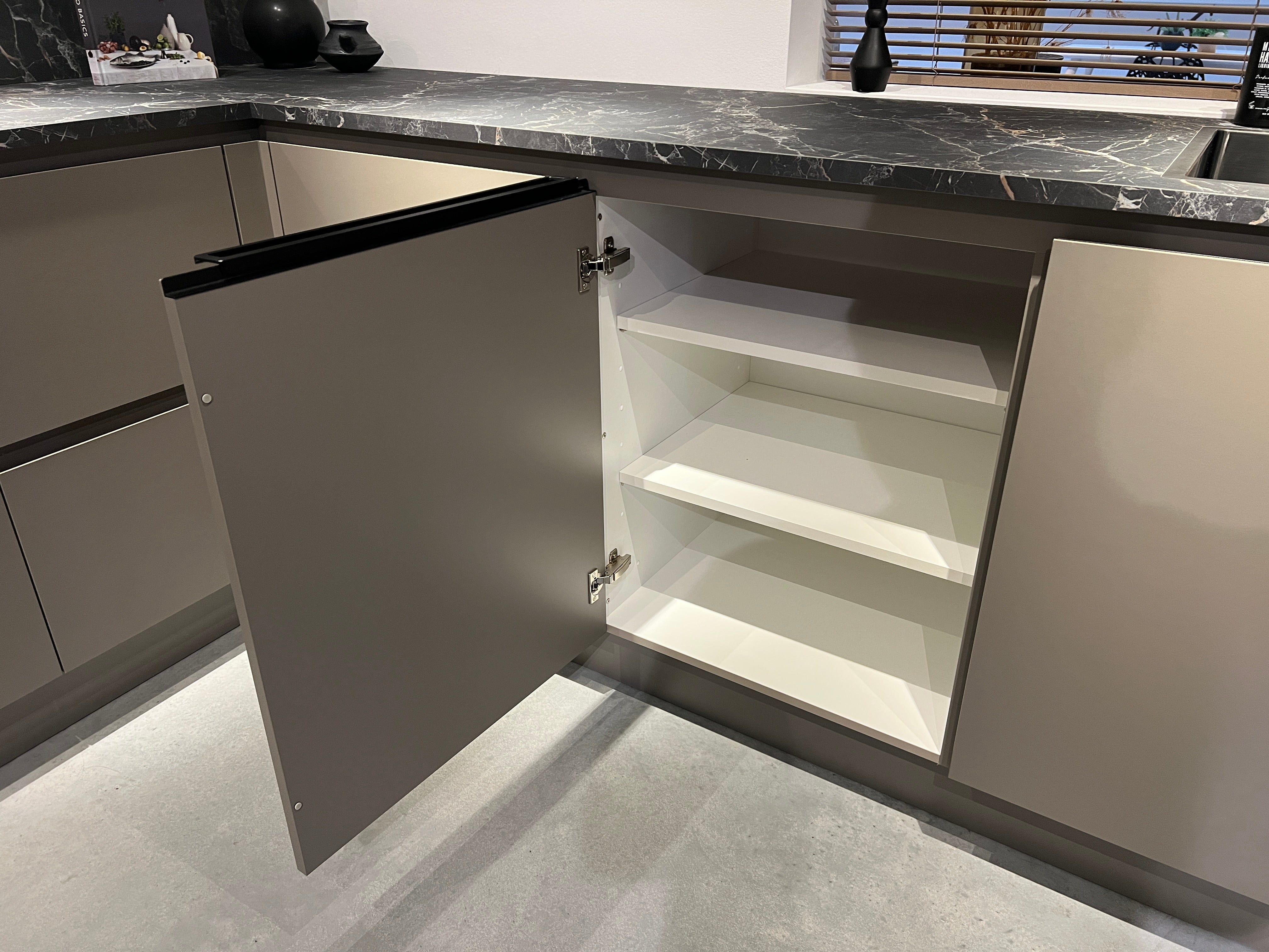 03385 - Pronorm agaatgrijze hoekkeuken