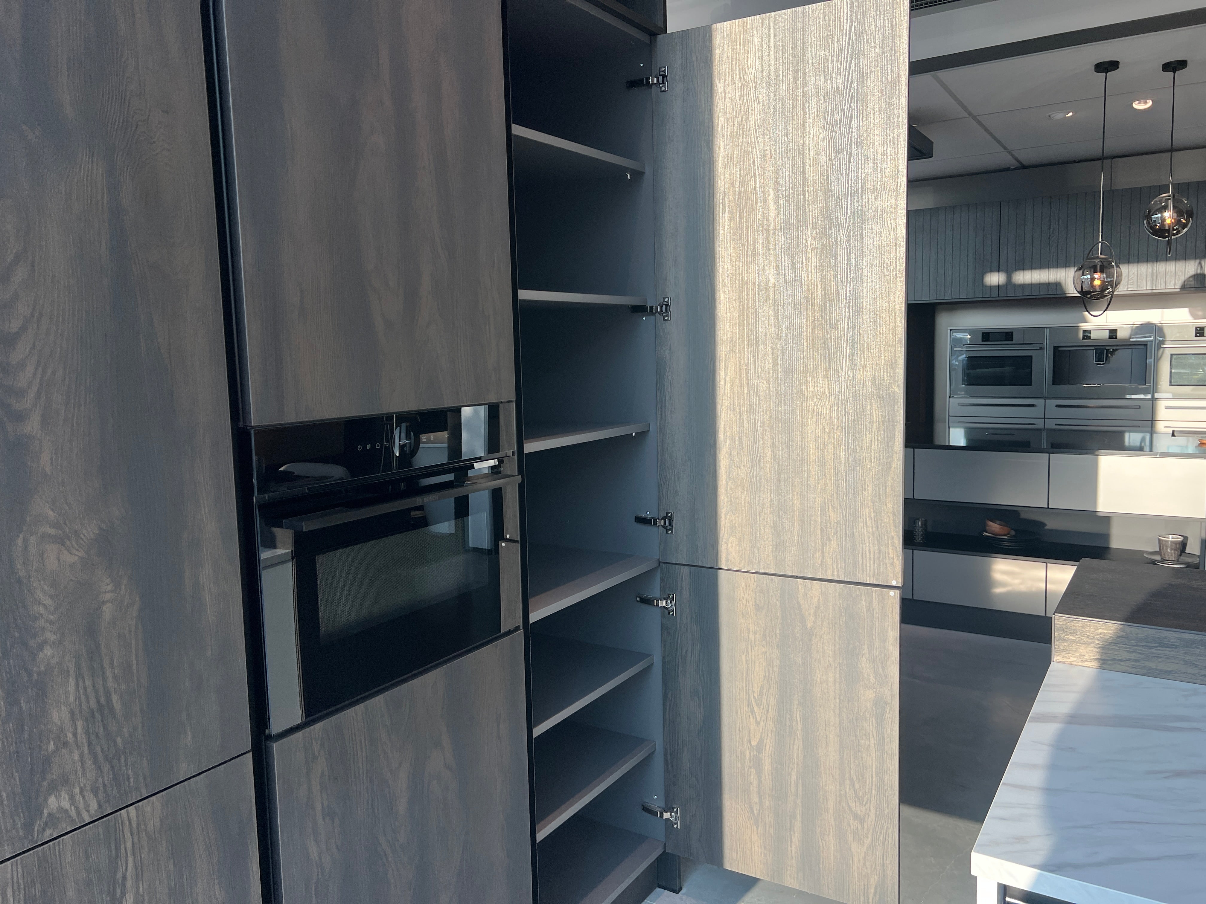 03391 - Moderne schiereiland keuken met bar