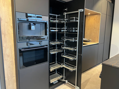 02718 - Luxe mat zwarte eilandkeuken met bar