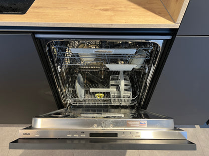 02718 - Luxe mat zwarte eilandkeuken met bar