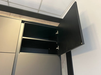 02718 - Luxe mat zwarte eilandkeuken met bar