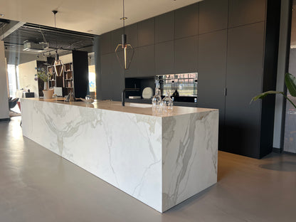 02450 - Zwart/witte luxe eilandkeuken