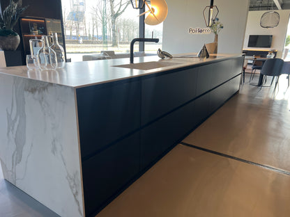 02450 - Zwart/witte luxe eilandkeuken