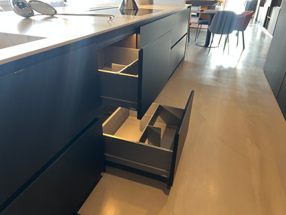 02450 - Zwart/witte luxe eilandkeuken