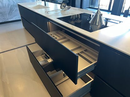 02450 - Zwart/witte luxe eilandkeuken