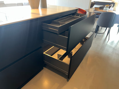 02450 - Zwart/witte luxe eilandkeuken