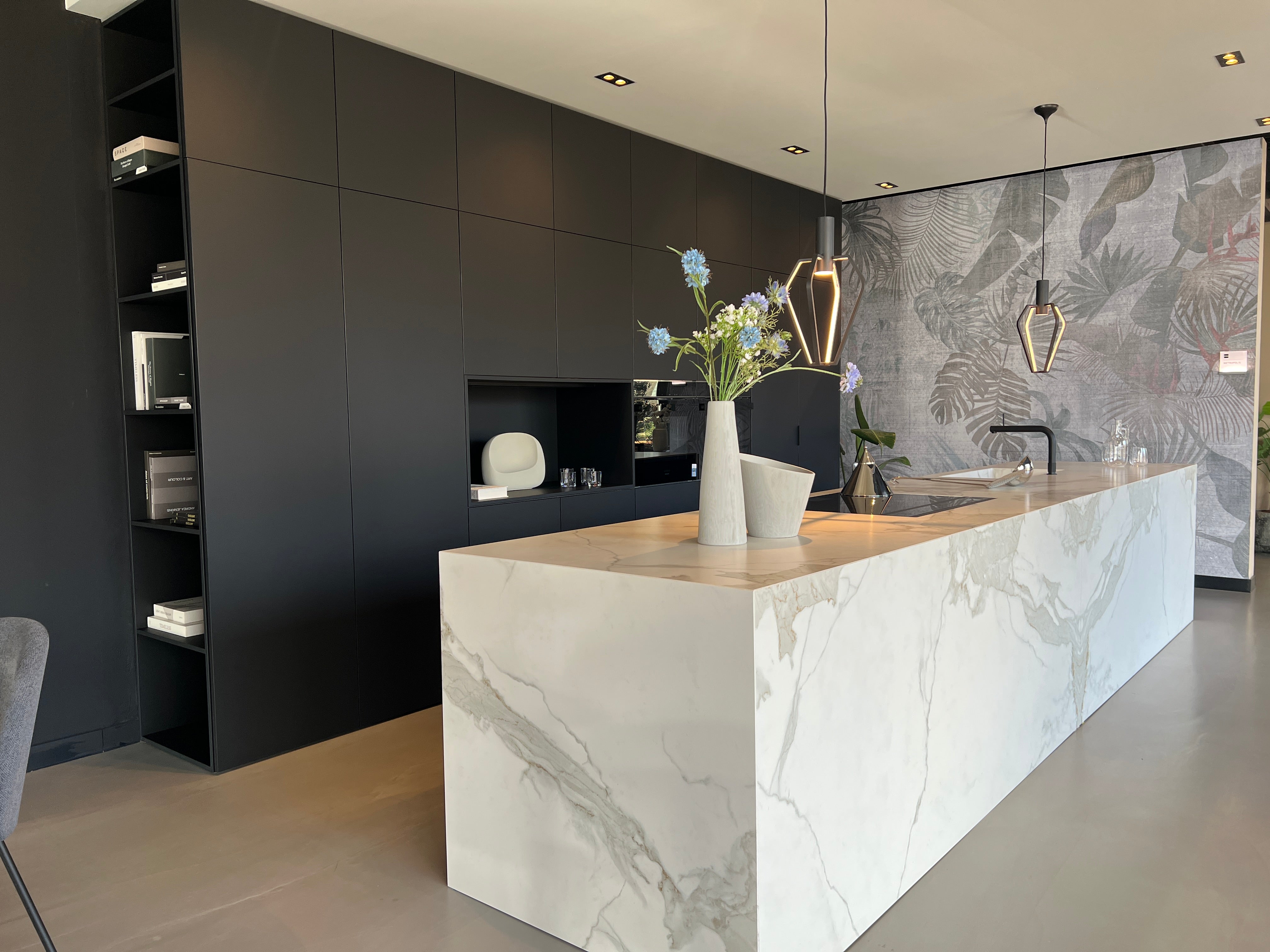 02450 - Zwart/witte luxe eilandkeuken