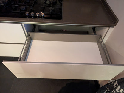 03120 - Moderne witte hoekkeuken