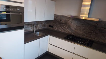 03120 - Moderne witte hoekkeuken