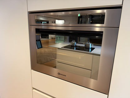 04033 - Häcker eilandkeuken met kookeiland en kastenwand