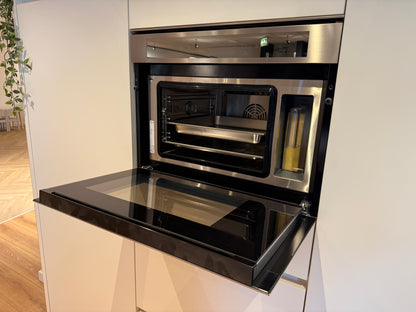 04033 - Häcker eilandkeuken met kookeiland en kastenwand