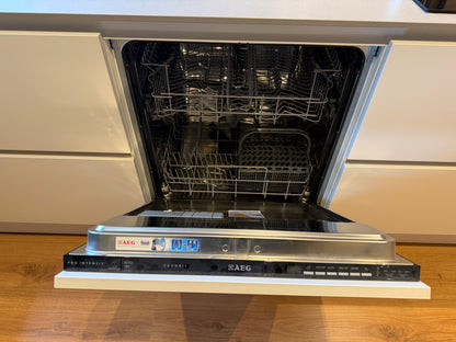 04033 - Häcker eilandkeuken met kookeiland en kastenwand