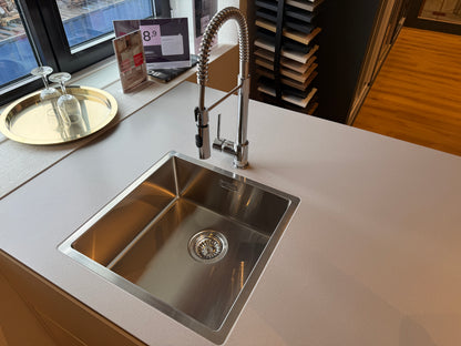 04033 - Häcker eilandkeuken met kookeiland en kastenwand