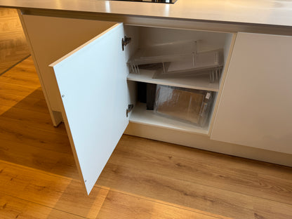 04033 - Häcker eilandkeuken met kookeiland en kastenwand