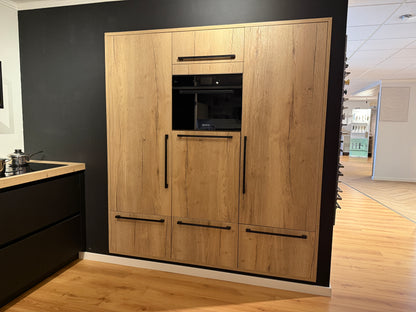 04037 - Moderne keuken met kastenwand