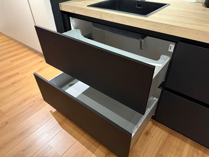 04037 - Moderne keuken met kastenwand