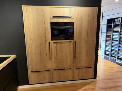 04037 - Moderne keuken met kastenwand